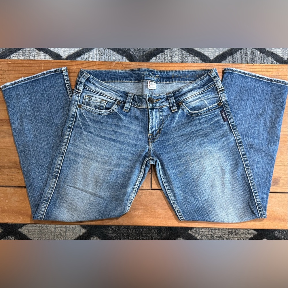 EUC - SILVER - 29 - LOW RISE FRANCIS CAPRI MEDIUM WASH Jeans - BLUE